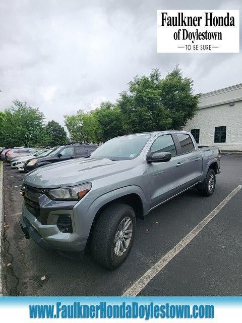 2023 Chevrolet Colorado Crew Cab Short Box 4-Wheel Drive LT in Sterling Gray Metallic — front three-quarter view
