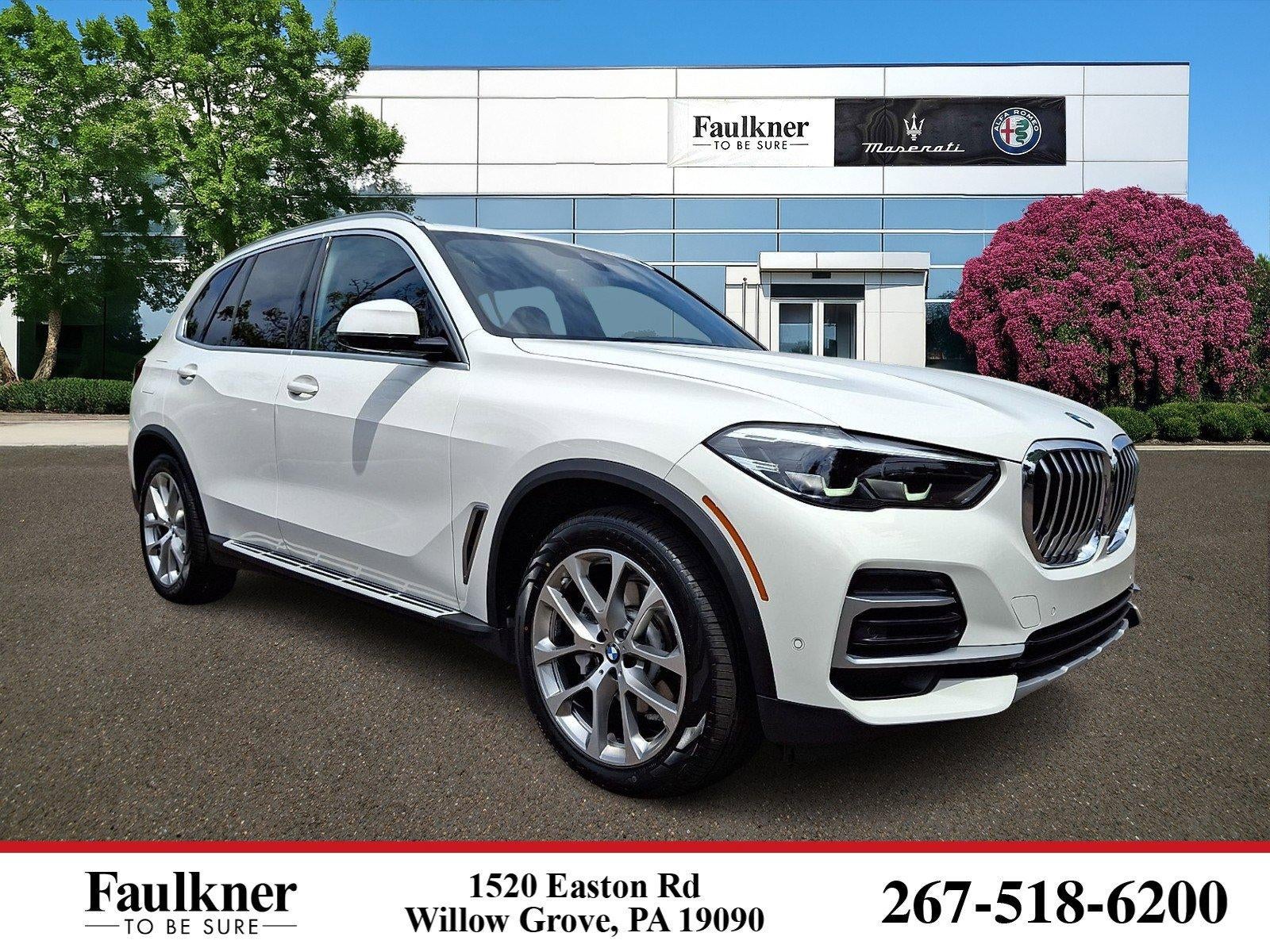 2023 BMW X5 xDrive40i Sports Activity Vehicle in Alpine White — front three-quarter view