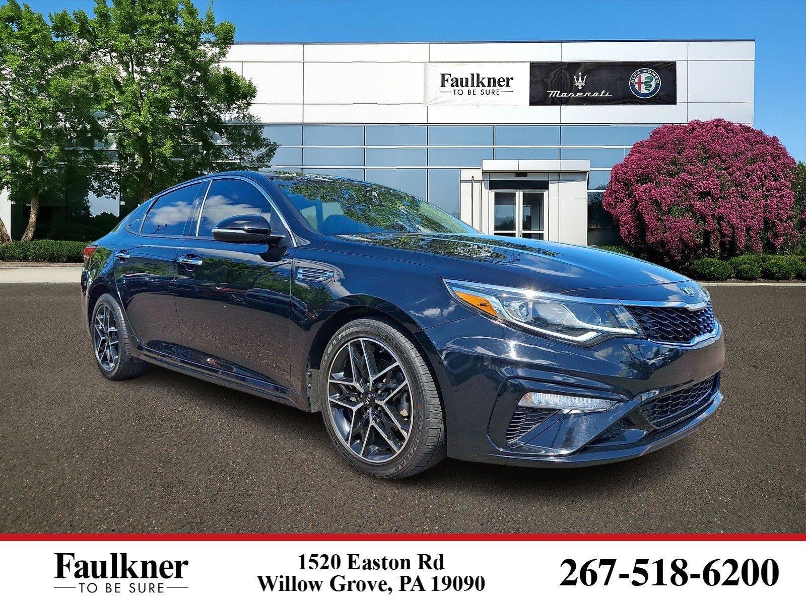 2020 Kia Optima SE Auto in Ebony Black — front three-quarter view